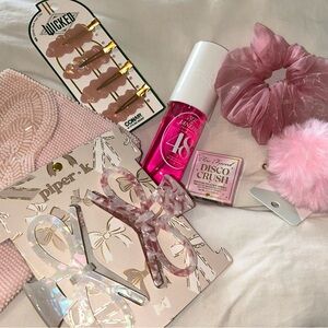 Mystery Strawberry beauty bundle